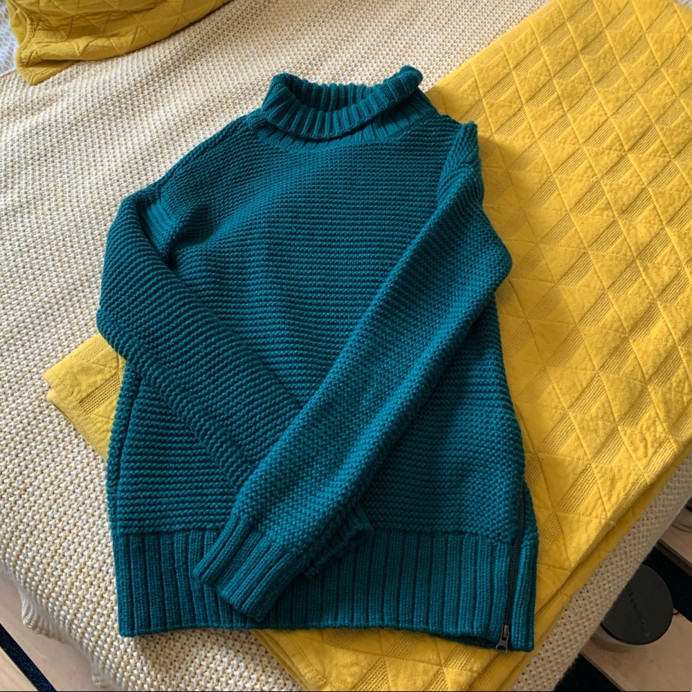 Lululemon kurmasana turtleneck sweater